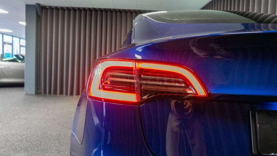 Tesla Model 3 Long Range AWD 4d