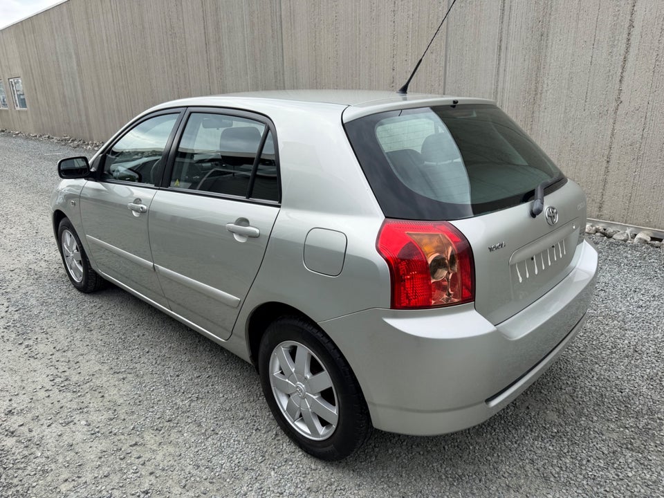 Toyota Corolla 1,6 Luna 5d