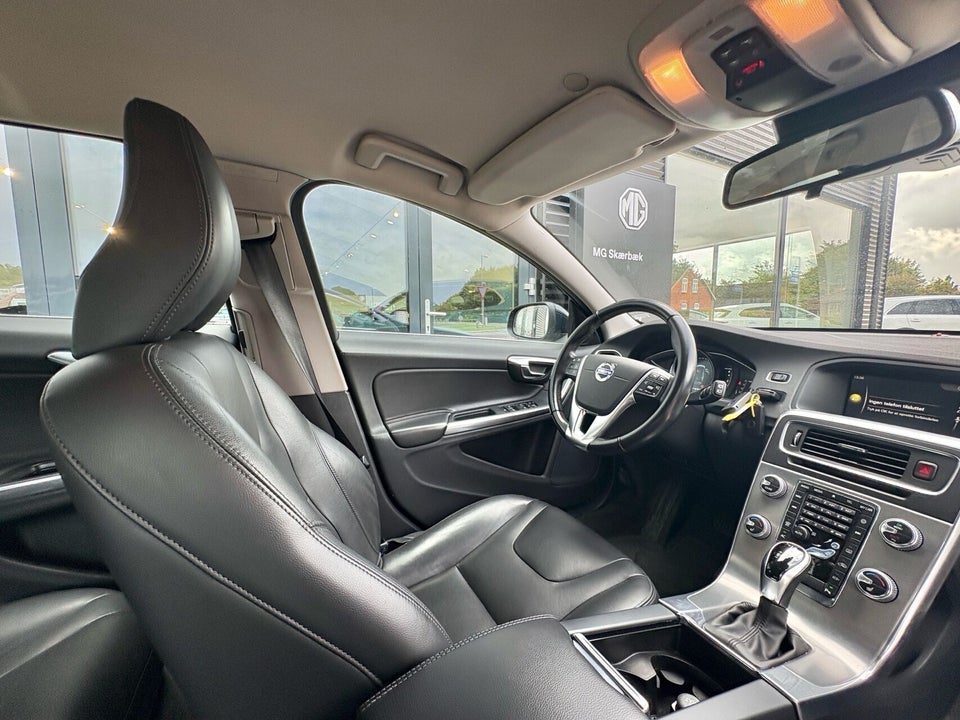 Volvo V60 2,0 T4 190 Momentum aut. 5d