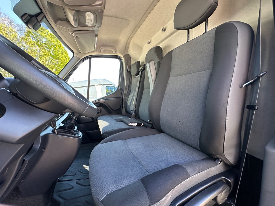 Renault Master IV T35 2,3 dCi 150 L2H2 Kassevogn