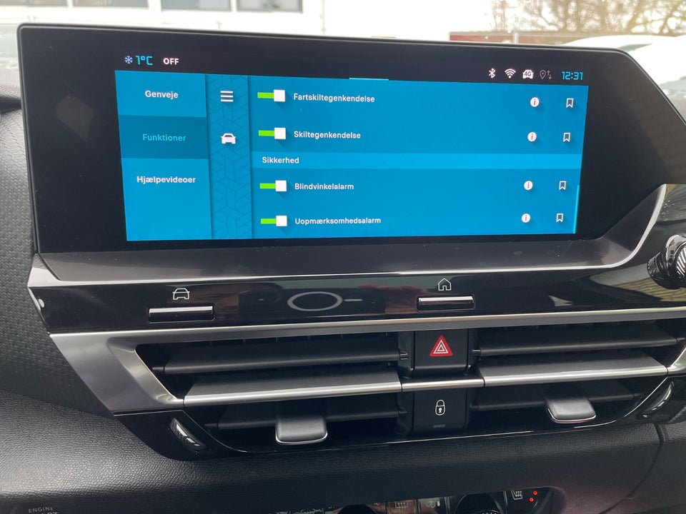 Citroën ë-C4 X 50 Shine 4d