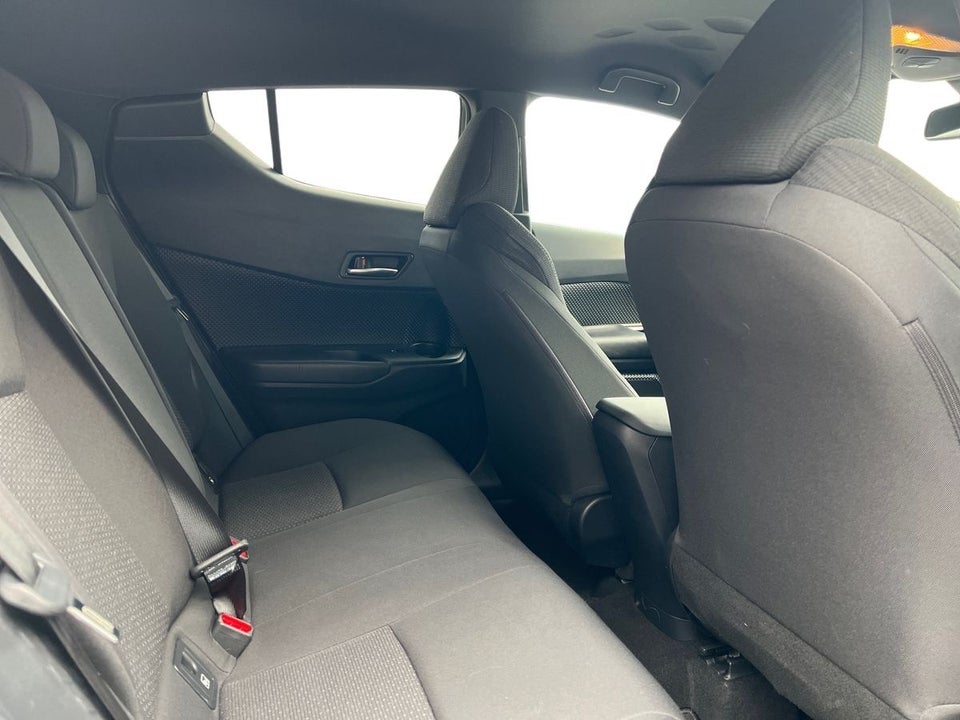Toyota C-HR 1,8 Hybrid Premium Selected CVT 5d