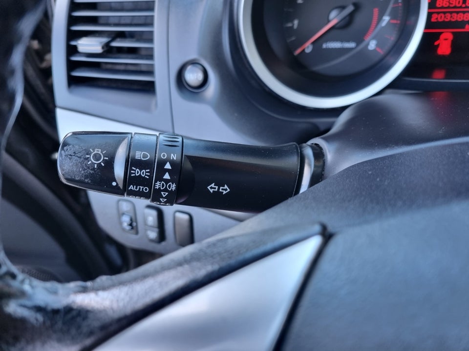 Mitsubishi Lancer 1,6 Invite SportBack 5d