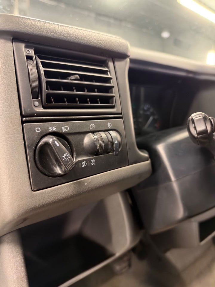VW Caravelle 2,8 VR6 4d