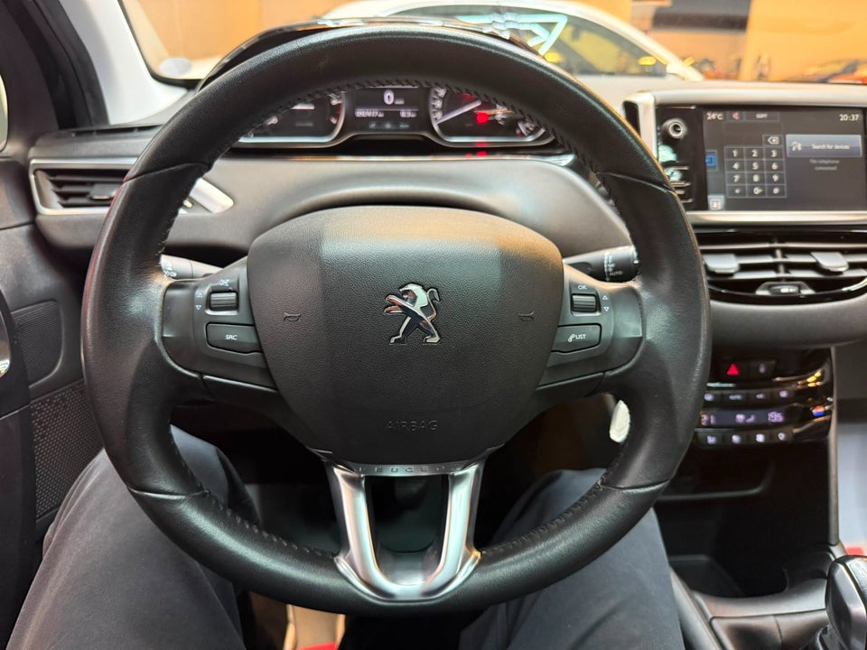 Peugeot 208 1,2 VTi Allure Sky 5d