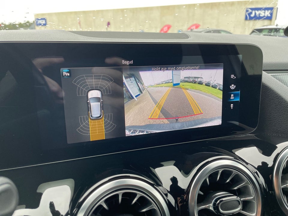 Mercedes EQA300 4Matic 5d