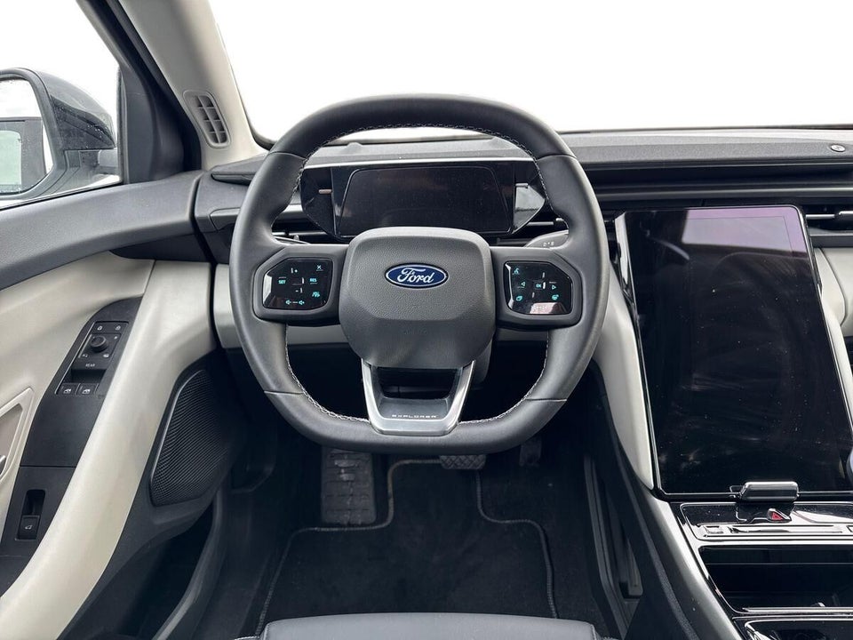 Ford Explorer 79 Select Extended Range AWD 5d