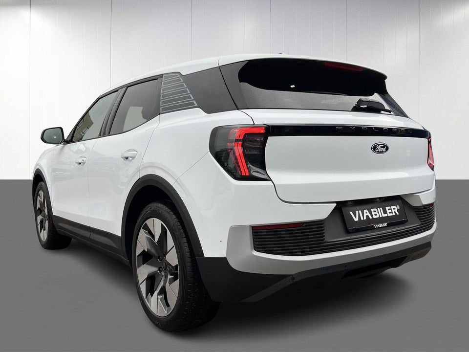 Ford Explorer 82 Premium Extended Range 5d