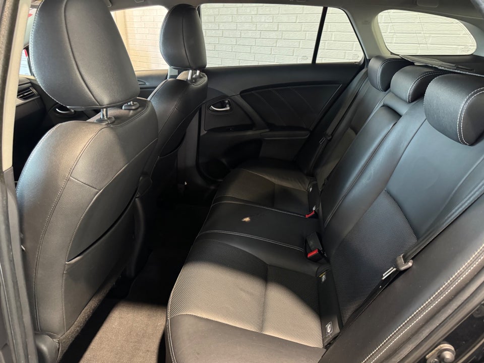 Toyota Avensis 1,8 VVT-i T1 Touring Sports 5d