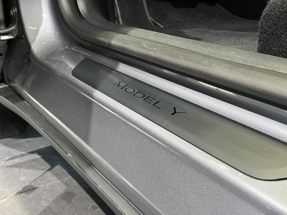 Tesla Model Y Long Range AWD 5d