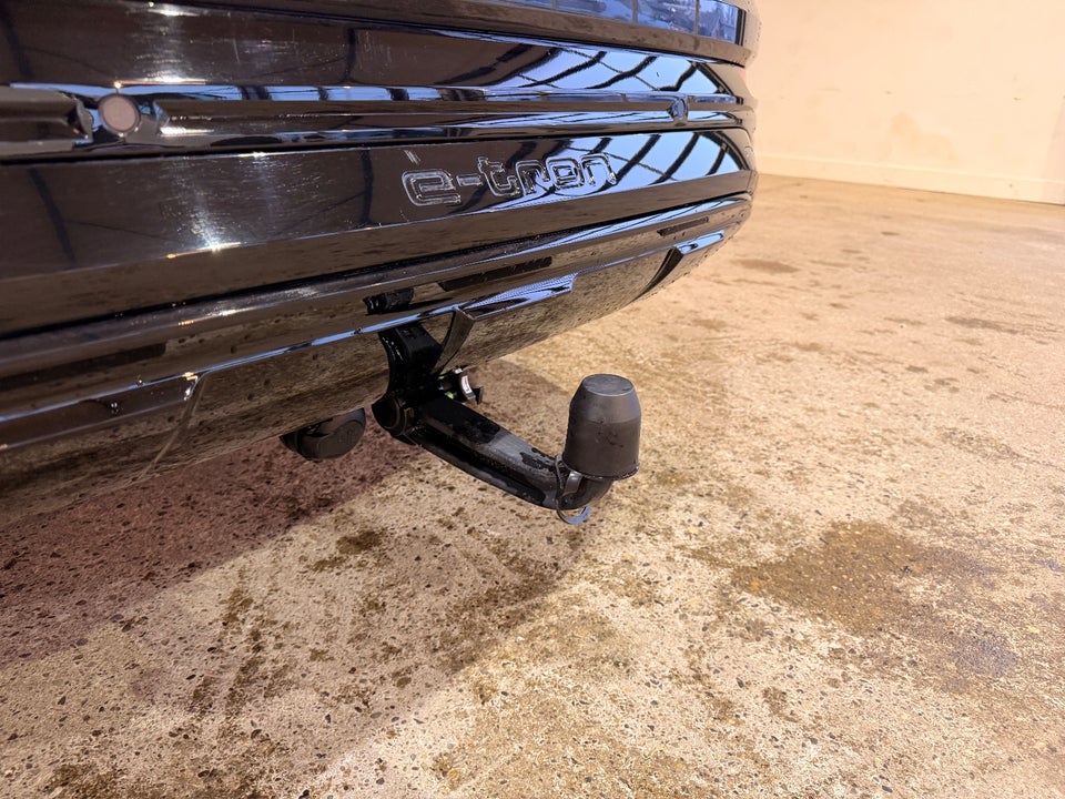 Audi Q8 e-tron 55 S-line quattro 5d