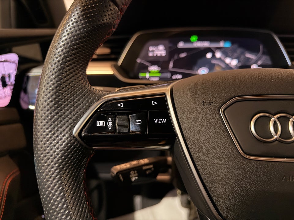 Audi Q8 e-tron 55 S-line quattro 5d