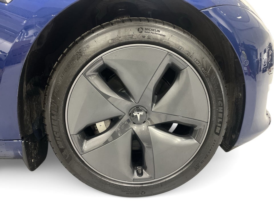 Tesla Model 3 Standard Range+ RWD 4d