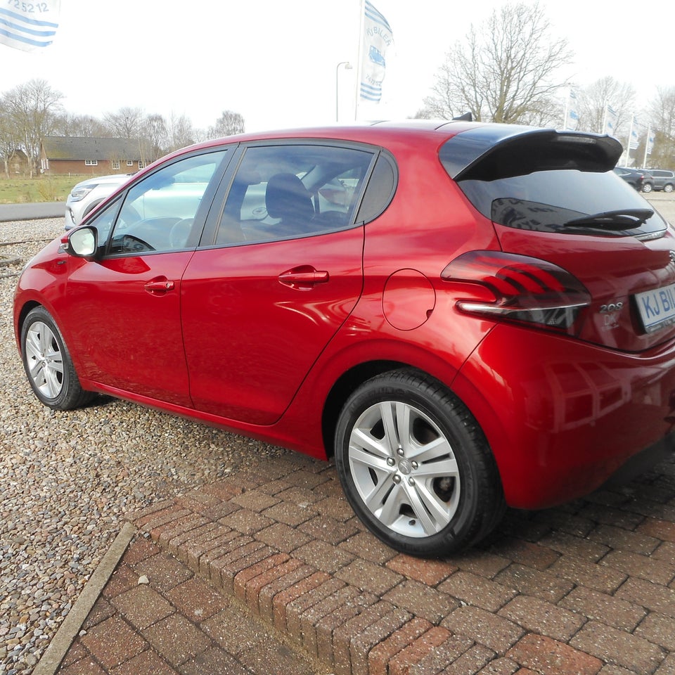 Peugeot 208 1,5 BlueHDi 100 Signature Sky 5d