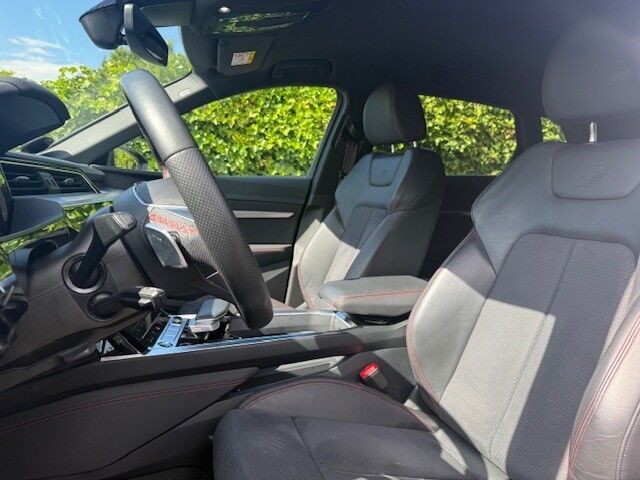 Audi Q8 e-tron 55 S-line quattro 5d