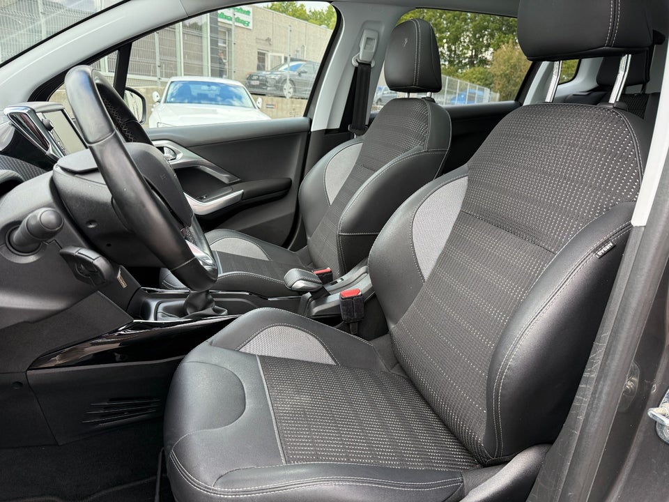 Peugeot 2008 1,2 e-THP 110 Selection Sky 5d