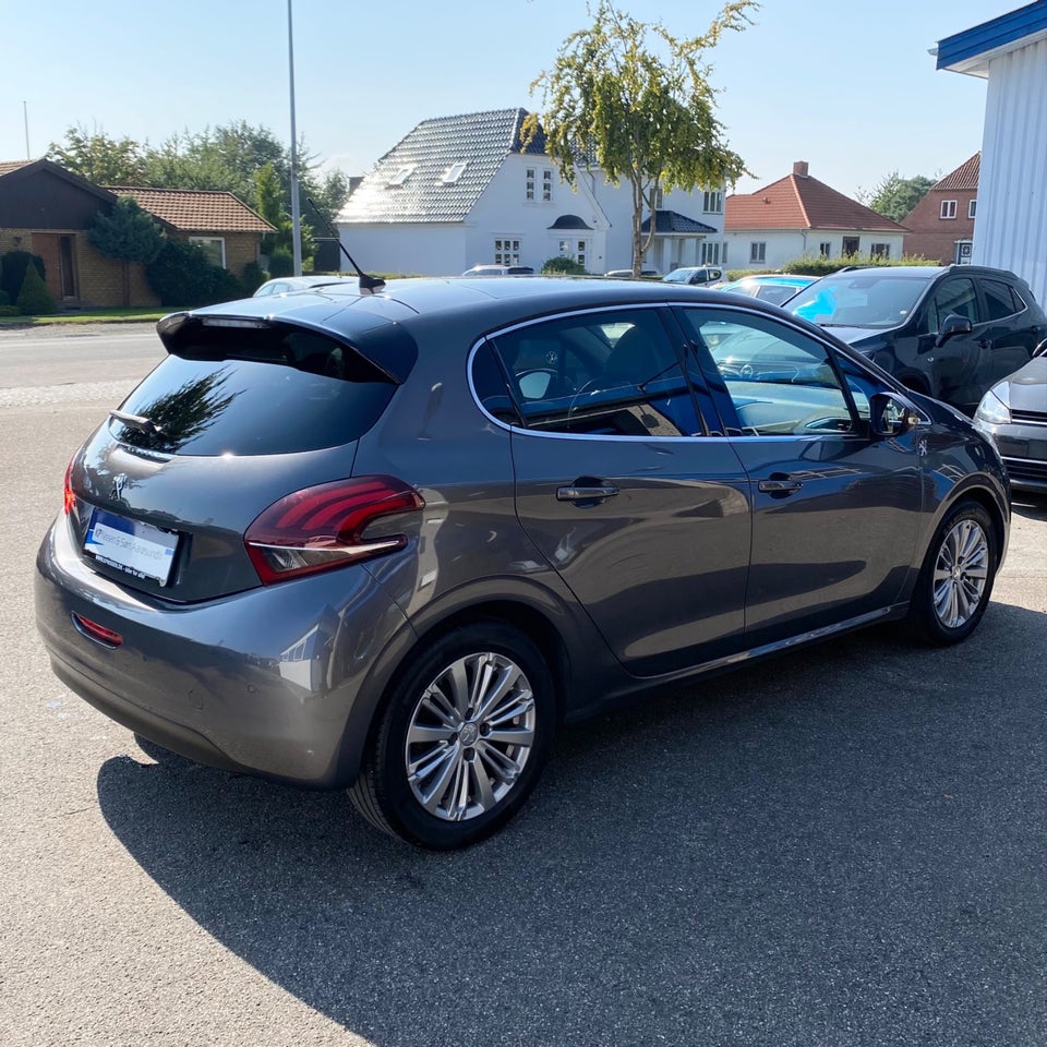 Peugeot 208 1,5 BlueHDi 100 Infinity Sky 5d