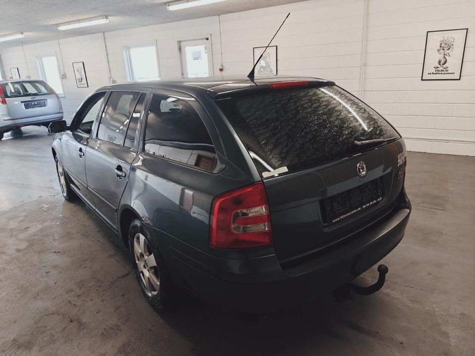 Skoda Octavia 1,6 Ambiente Combi 5d