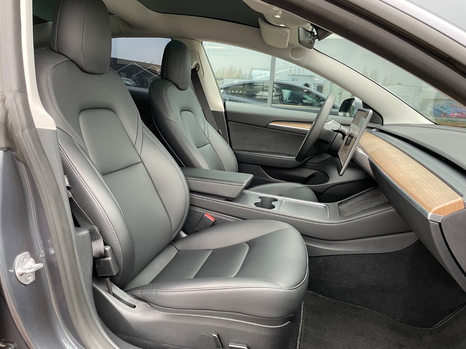 Tesla Model 3 Standard Range+ RWD 4d