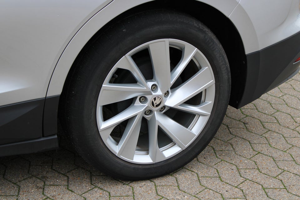 Skoda Enyaq 60 iV Loft 5d