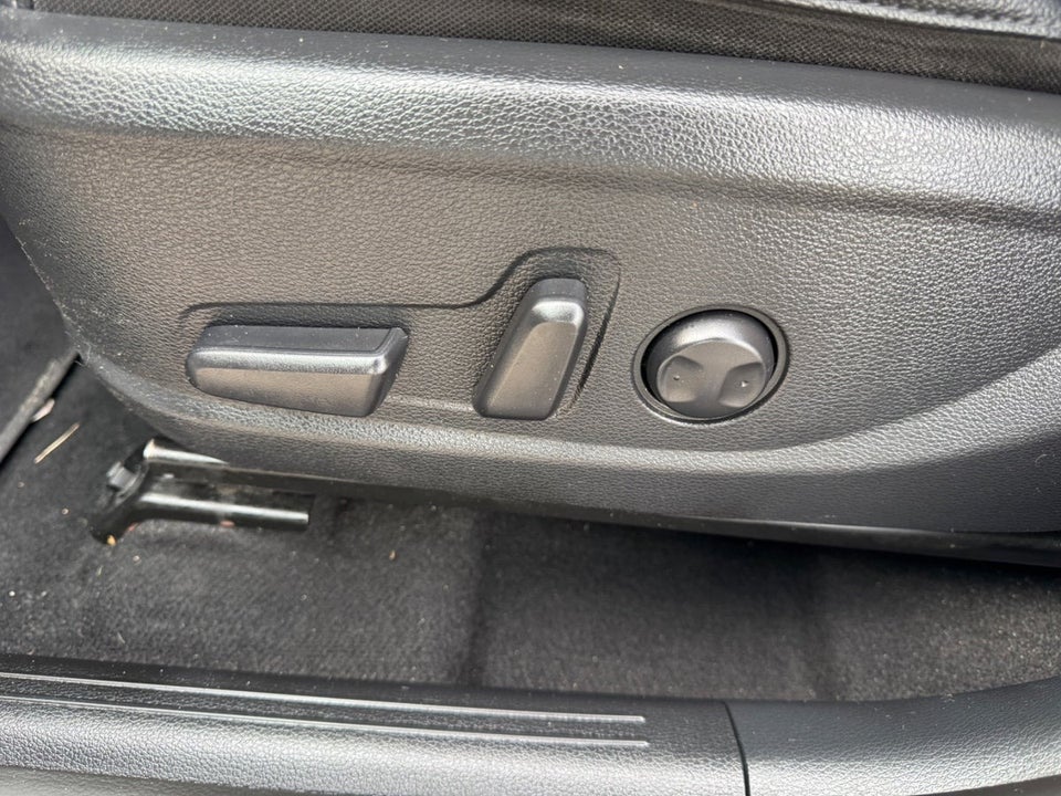 Kia e-Soul 64 Premium Luxury Van 5d