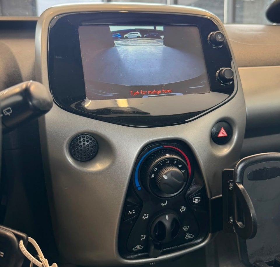 Toyota Aygo 1,0 VVT-i x-play x-touch 5d