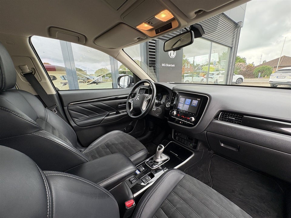 Mitsubishi Outlander 2,4 PHEV Invite+ CVT 4WD 5d