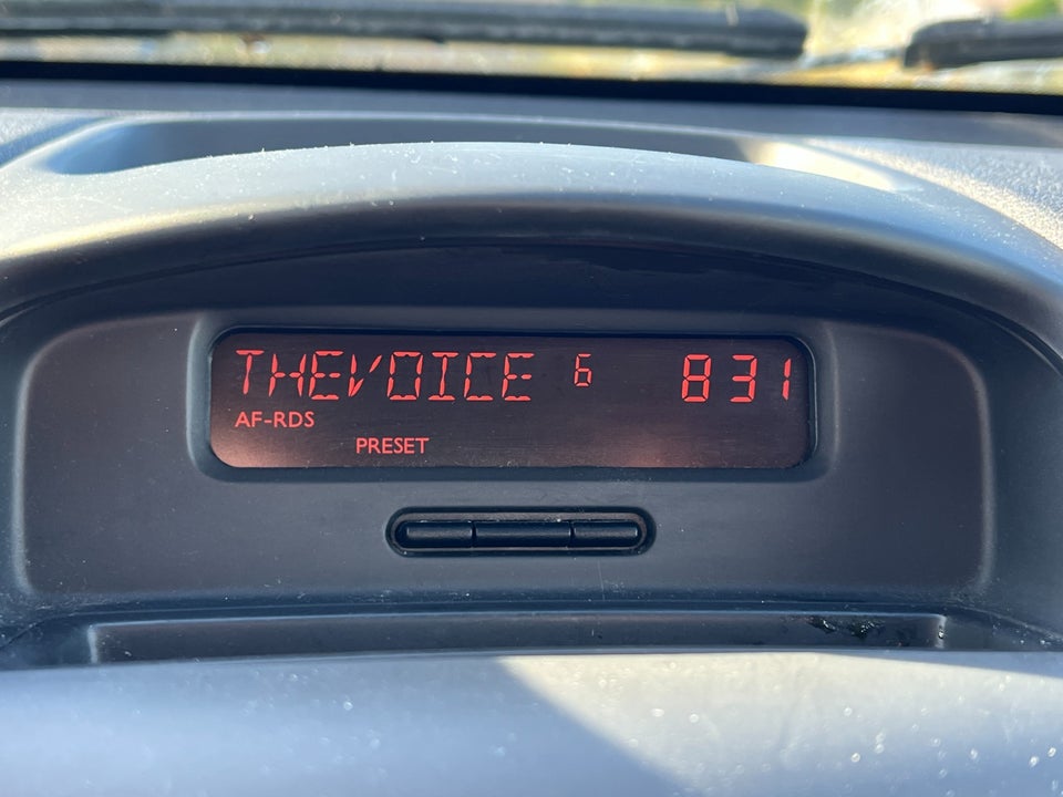 Renault Clio II 1,2 8V Storia 5d