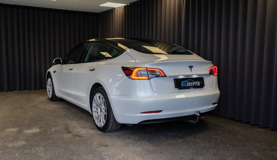 Tesla Model 3 Standard Range+ RWD 4d