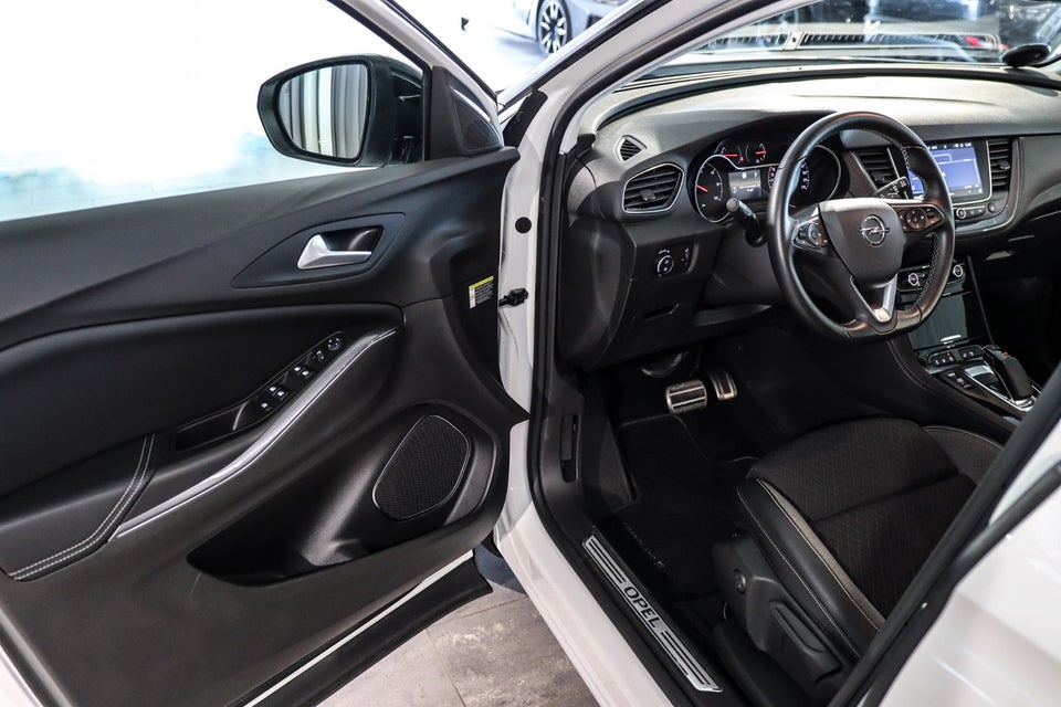 Opel Grandland X 1,6 Hybrid4 Impress aut. 5d