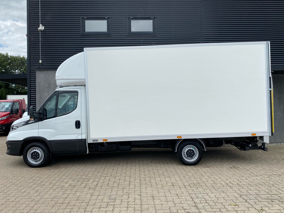 Iveco Daily 3,0 35S18 4100mm Box m/lift AG8