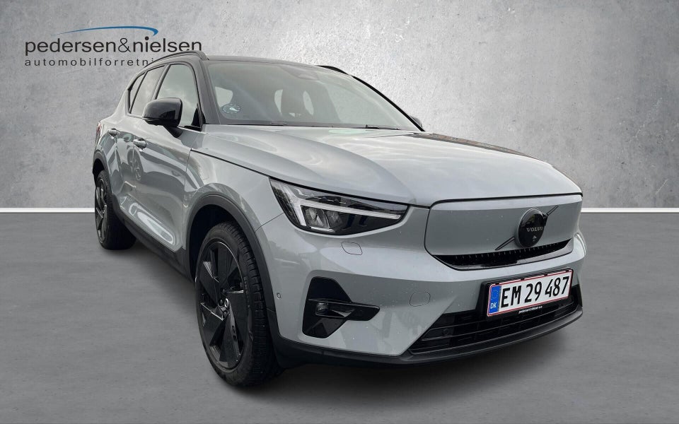 Volvo EX40 Extended Range Black Edition 5d