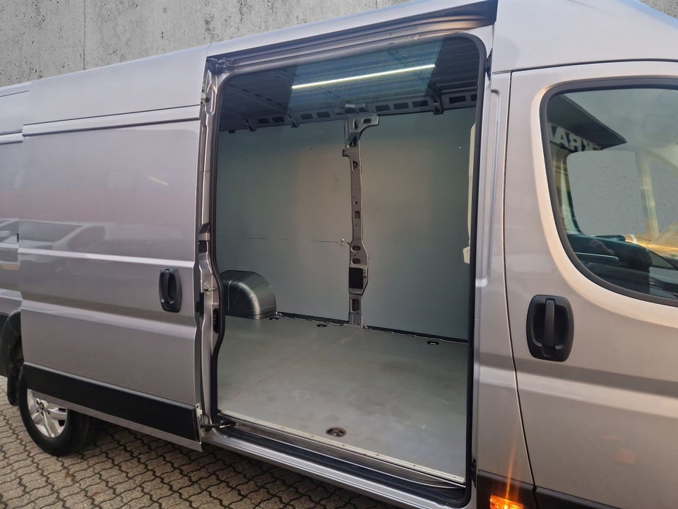 Peugeot Boxer 335 2,2 BlueHDi 165 L4H2 Ultimate