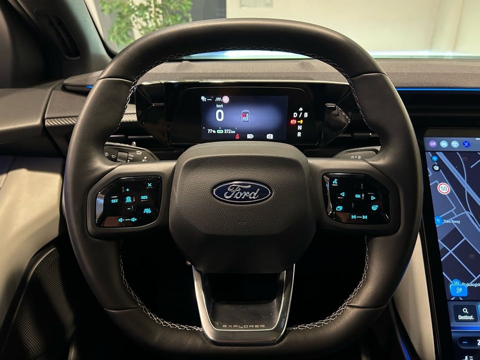 Ford Explorer 77 Premium Extended Range 5d