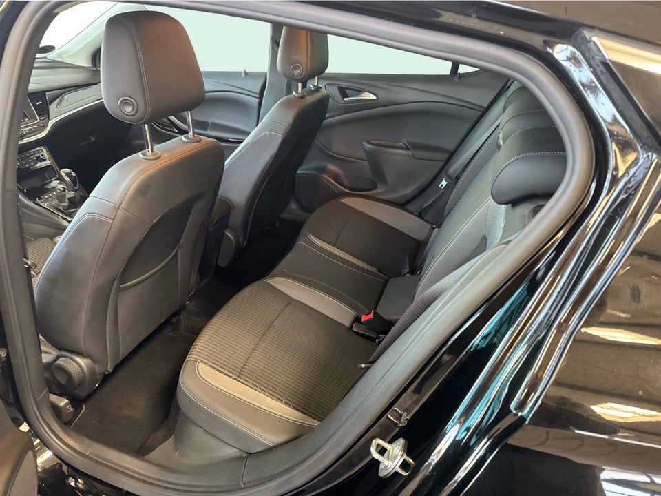 Opel Astra 1,5 D 105 Elegance 5d