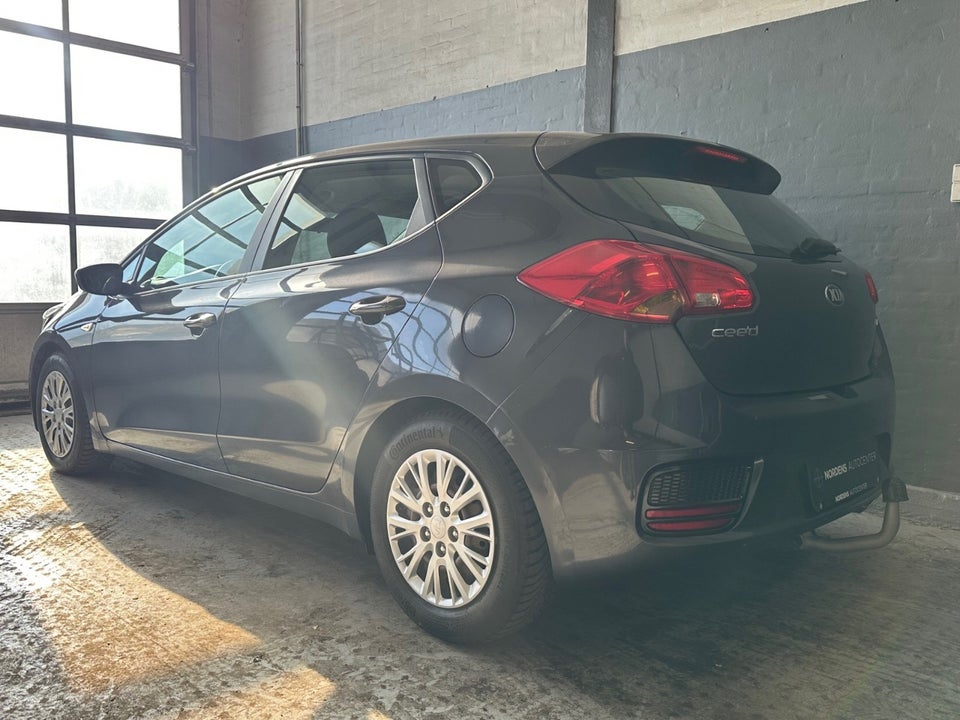 Kia Ceed 1,6 CRDi 136 Style 5d