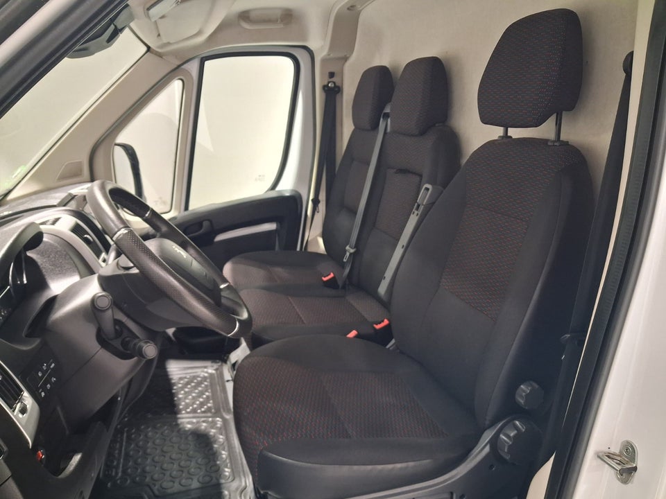 Peugeot Boxer 435 2,2 BlueHDi 165 L2H2 Premium