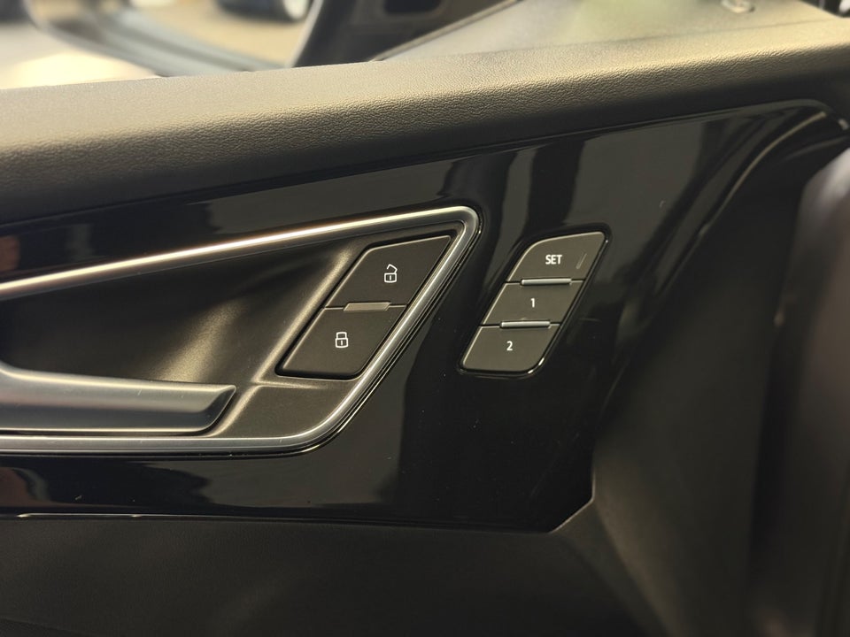 Audi Q4 e-tron 45 S-line quattro 5d