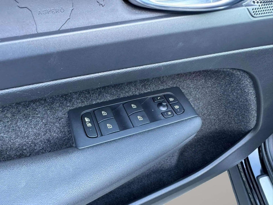 Volvo XC40 P6 ReCharge Core 5d