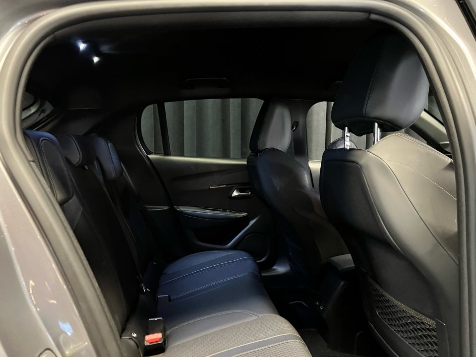 Peugeot e-208 50 GT 5d