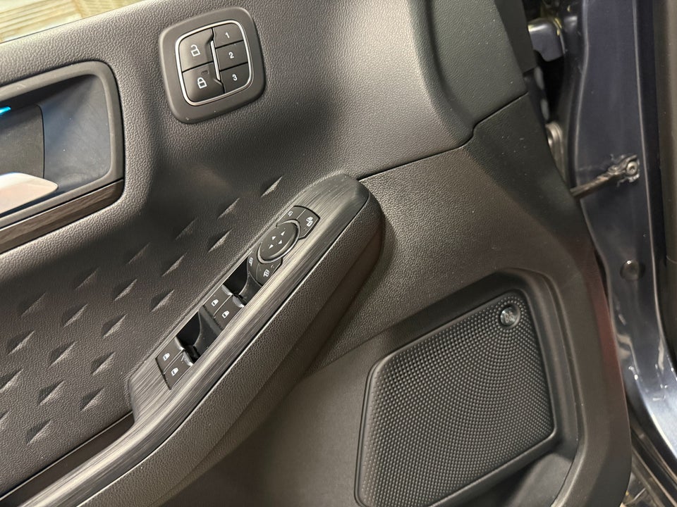 Ford Kuga 2,5 PHEV Vignale CVT 5d