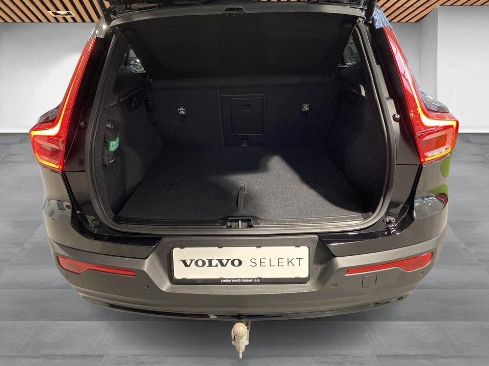 Volvo EX40 Extended Range Black Edition 5d