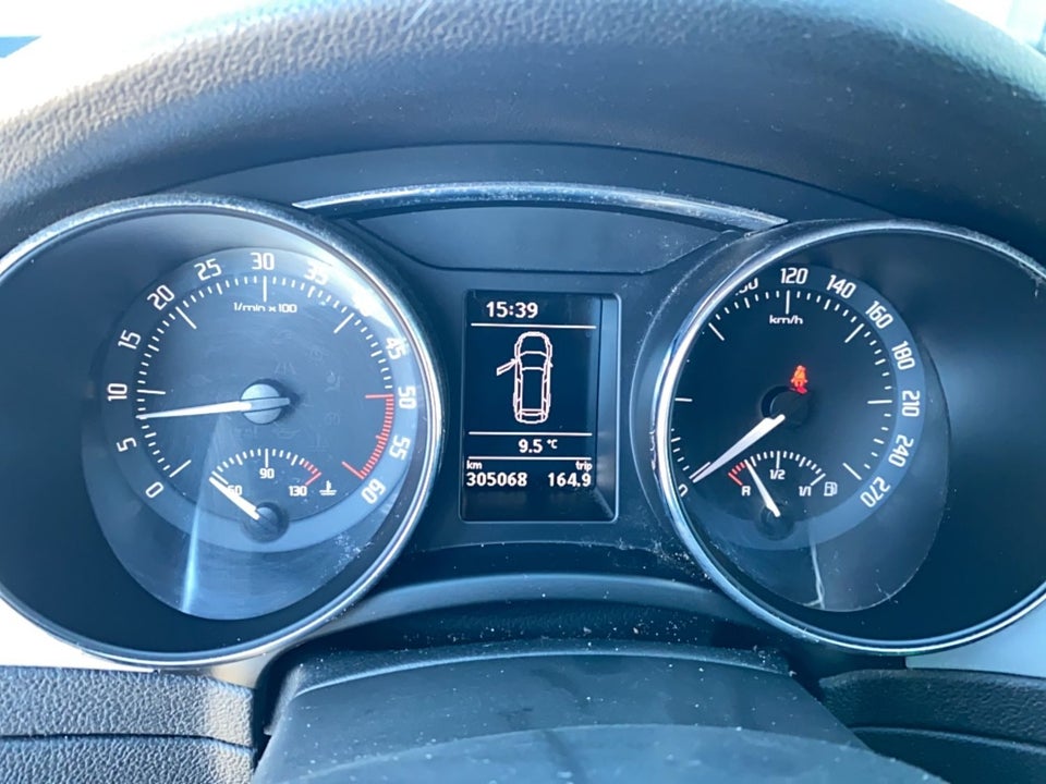 Skoda Superb 2,0 TDi 140 Ambition Combi 5d