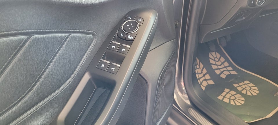 Ford Focus 1,0 EcoBoost Titanium Business stc. 5d