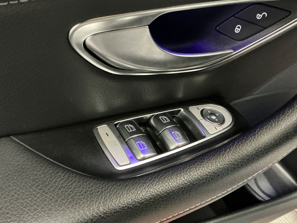 Mercedes E300 de 2,0 AMG Line stc. aut. 5d