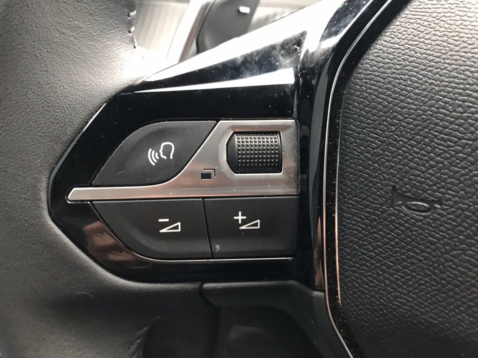 Peugeot 2008 1,2 PureTech 130 Allure EAT8 5d