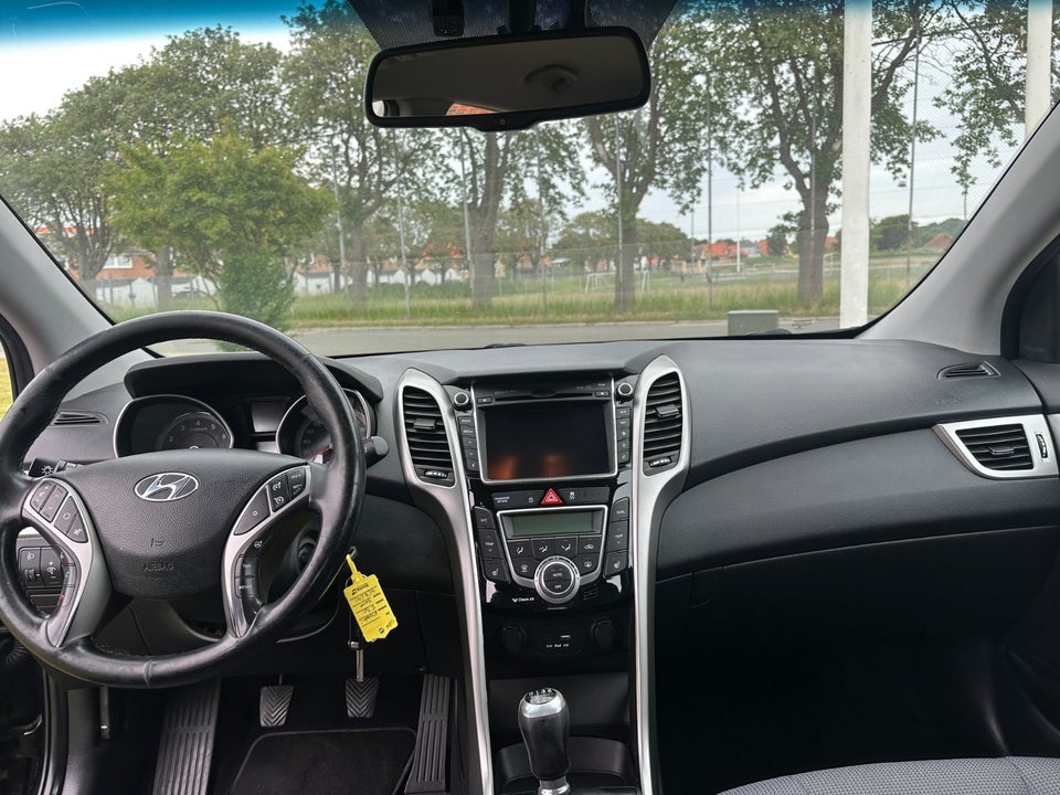 Hyundai i30 1,6 GDi Premium 5d