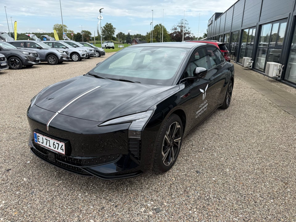 Hongqi EH7 111 Exclusive 4d