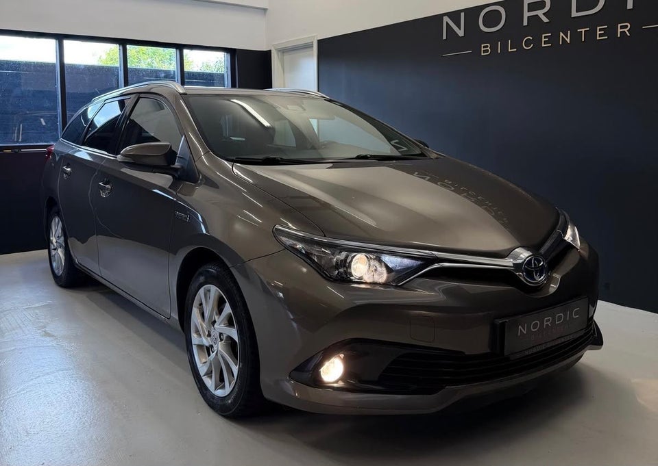 Toyota Auris 1,8 Hybrid H2 Comfort Touring Sports CVT 5d