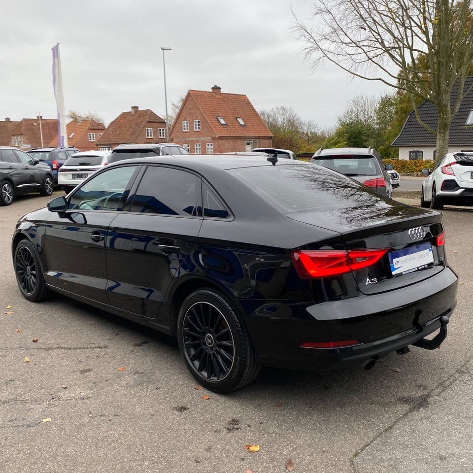 Audi A3 1,6 TDi 110 Attraction 4d